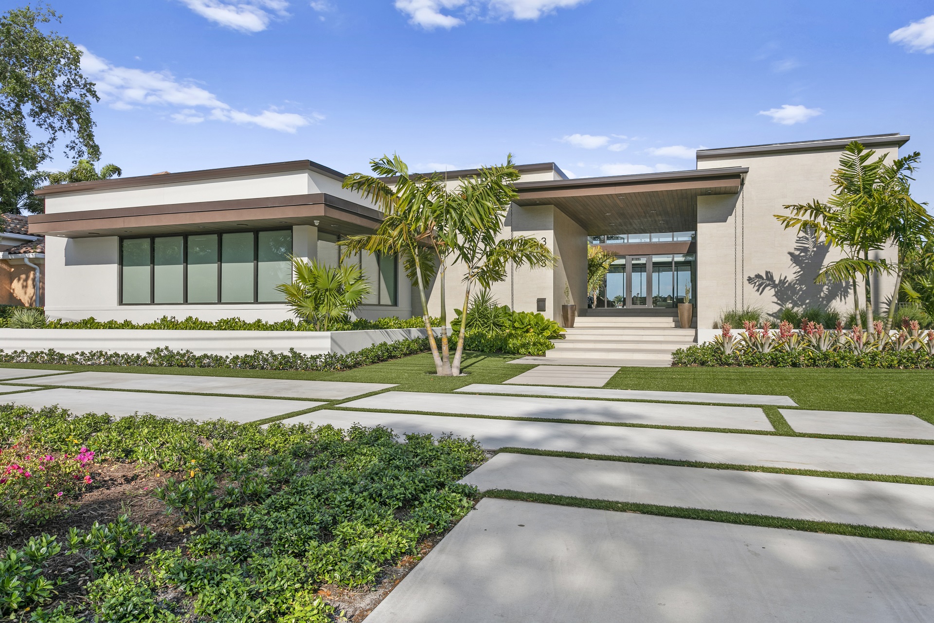 Waterfront Home in St. Petersburg, FL built by Custom Home Builder Paragon Waterfront Properties